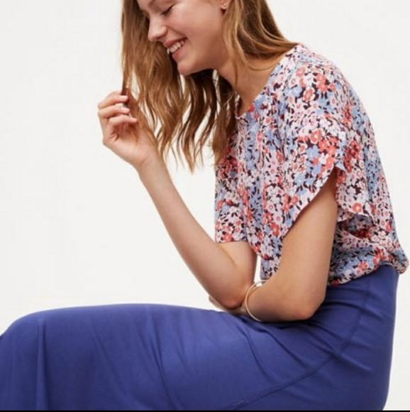 LOFT Tops - Loft Floral Ruffled Sleeve Top